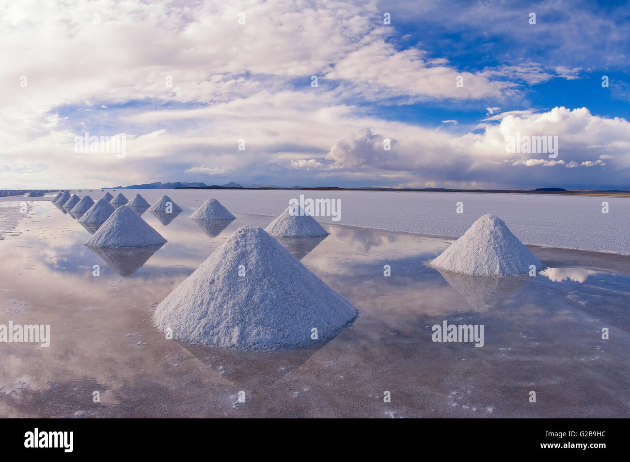Conos de sal, el Salar de Uyuni, Potosí, Bolivia Foto de stock