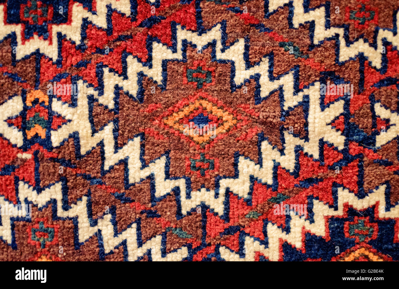 Cerca de una alfombra artesanal detalle de diseño Foto de stock