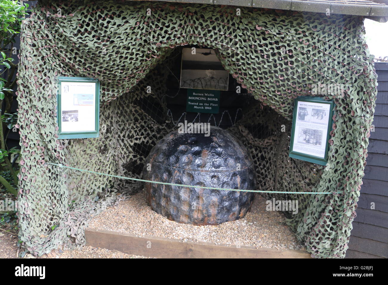 Prototipo Barnes Wallis bouncing bomb en mostrar en Dorset Foto de stock