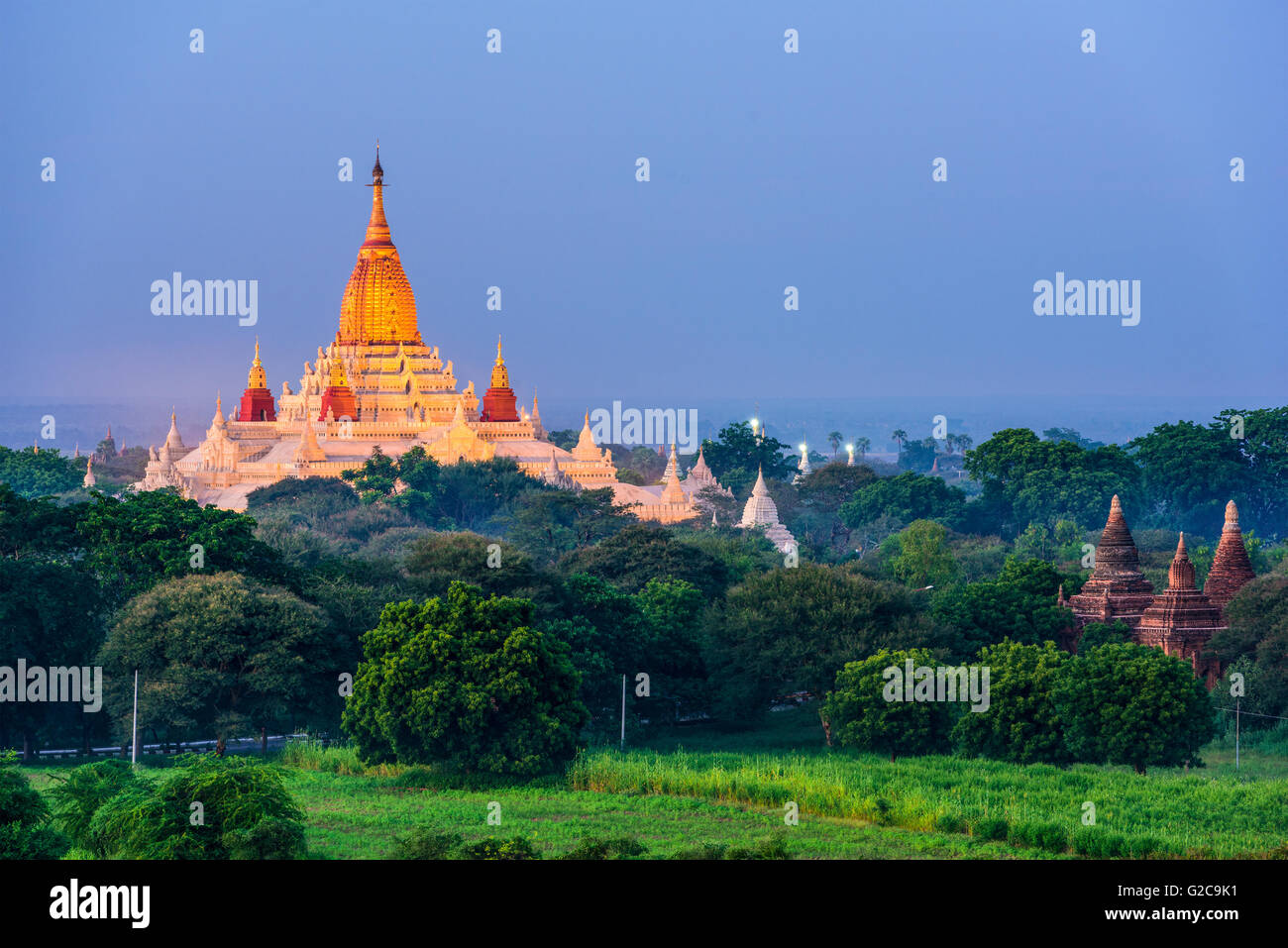 Bagan, Myanmar templos en la zona arqueológica. Foto de stock