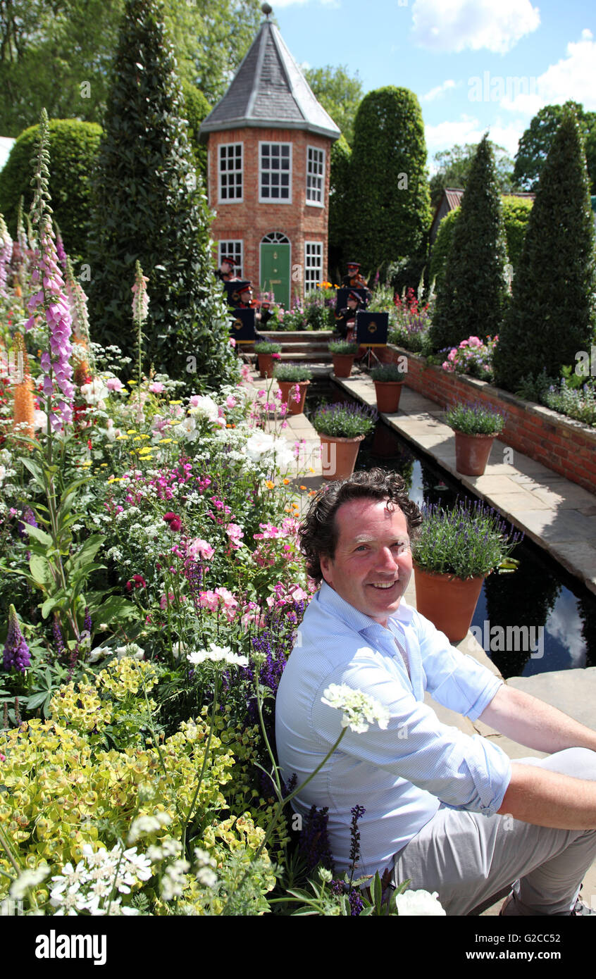 Harrods British excéntricos Garden por Diarmuid Gavin en RHS Chelsea Flower Show 2016 Foto de stock