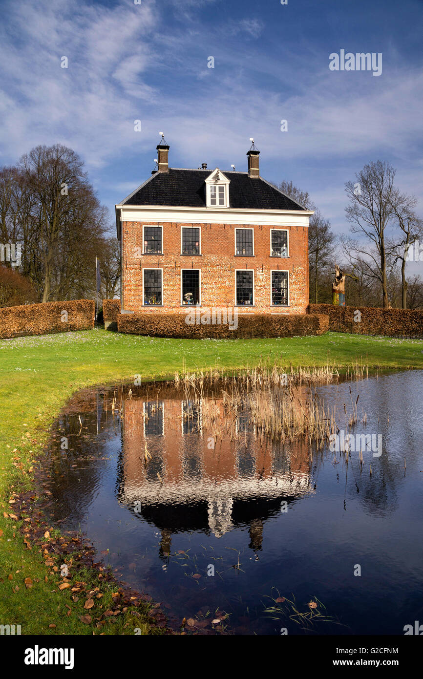 El Manor Midwolda Ennemaborg cerca en la provincia holandesa Groningen Foto de stock