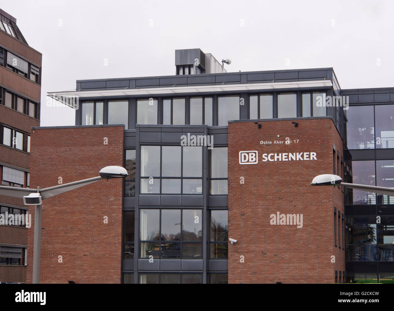 Construcción de la fachada, DB Schenker oficina sede en Noruega en Oslo Økern Foto de stock