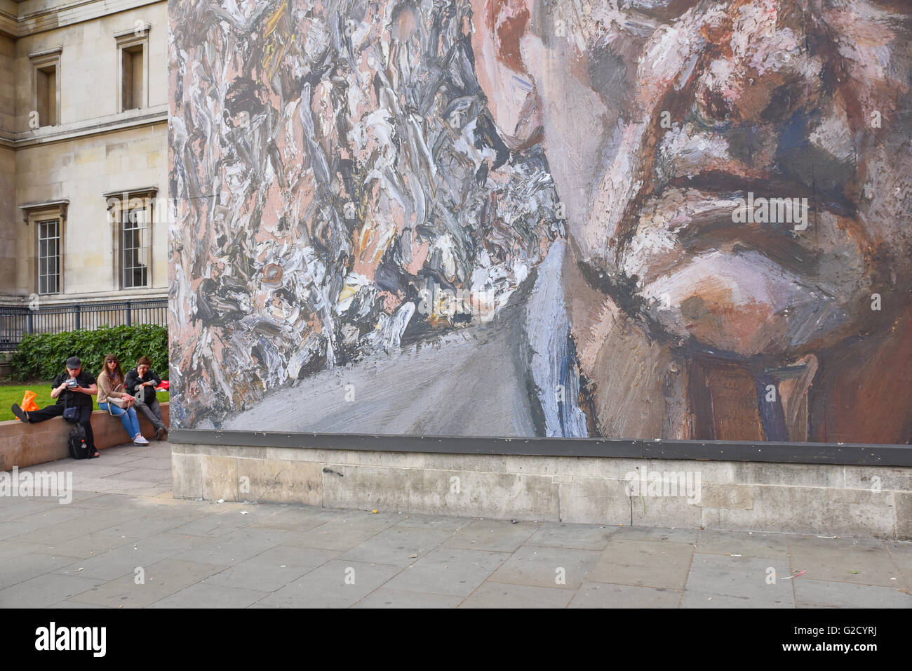 Trafalgar Square, Londres, Reino Unido. El 27 de mayo de 2016. Póster gigante (23 de junio) exposición de la Galería Nacional. "Pintores pinturas' Foto de stock