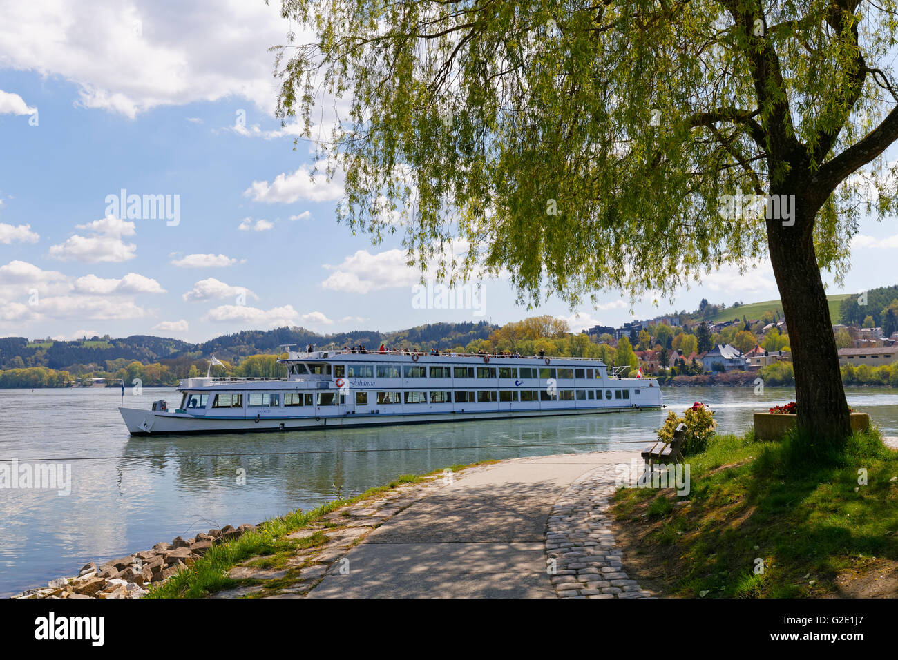 Excursión en barco, estuario del Inn en el Danubio, Passau, Baja Baviera, Baviera, Alemania Foto de stock