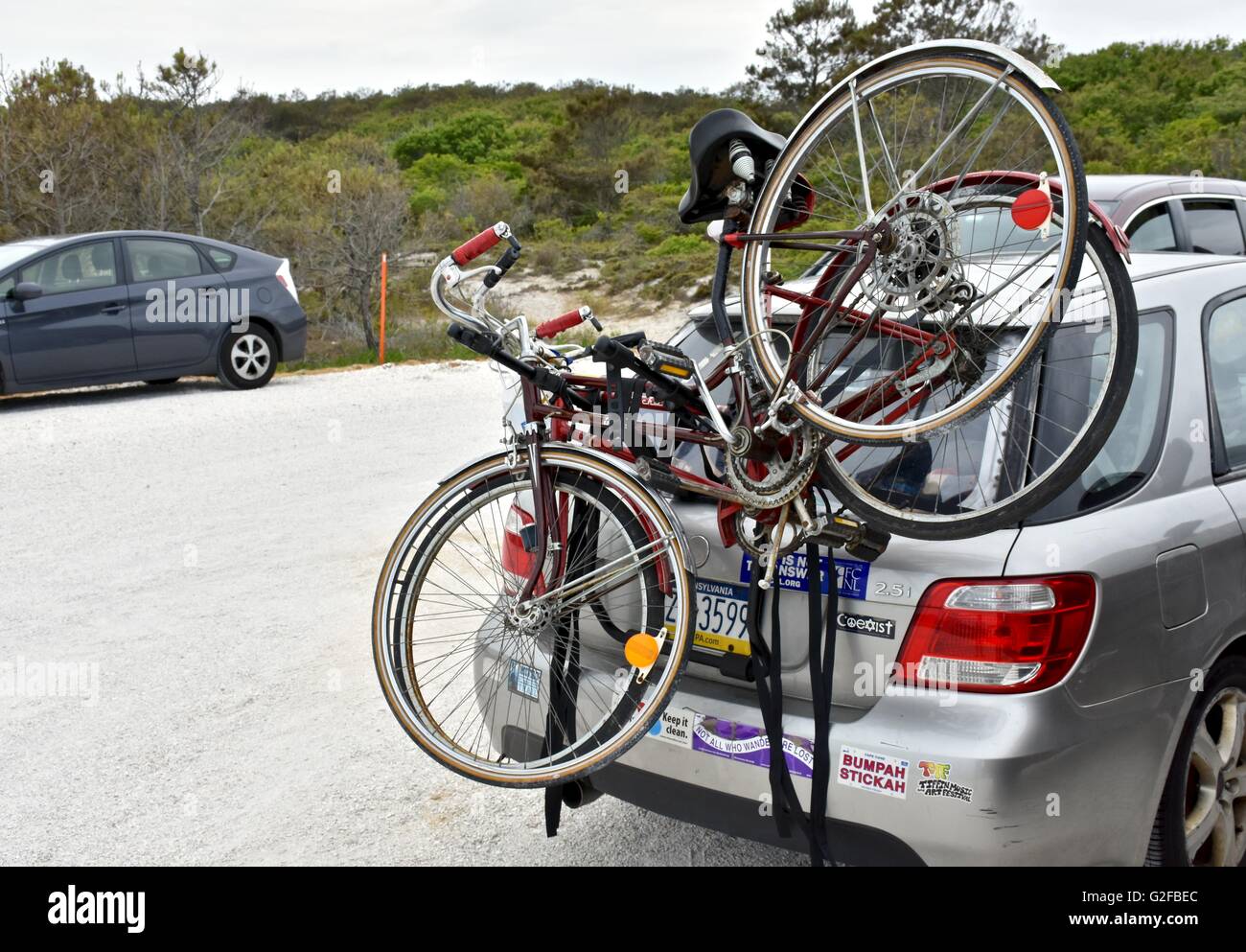 profundo tono Transparente Subaru bike rack fotografías e imágenes de alta resolución - Alamy