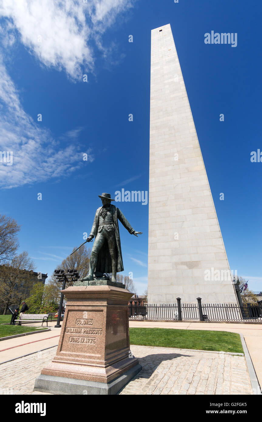 Bunker hill Monument y la estatua de bronce del Coronel William Prescott, Boston, Massachusetts, EE.UU. Foto de stock