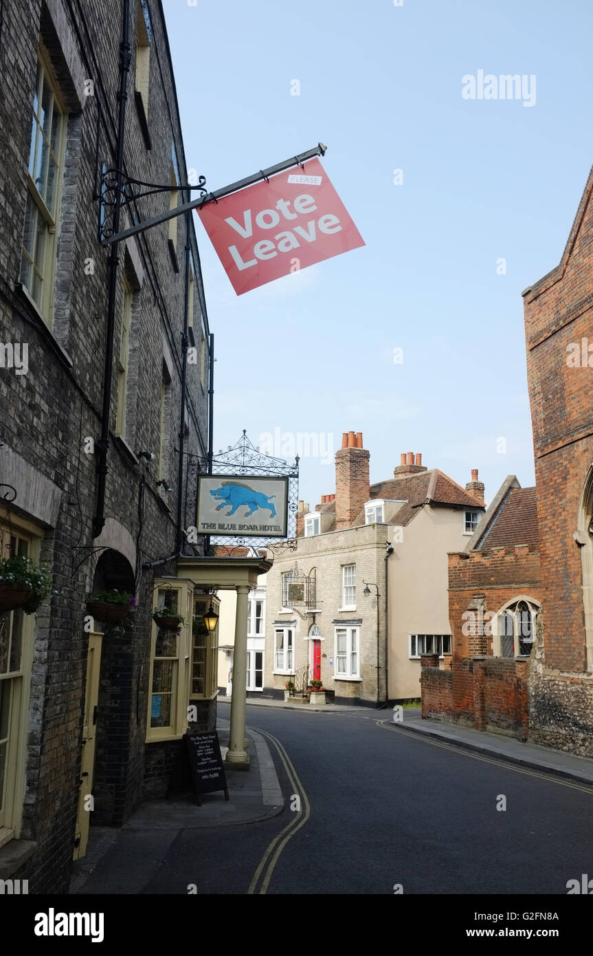 Votación abandonar la UE firmar fuera del Blue Boar Hotel en Maldon Essex Foto de stock
