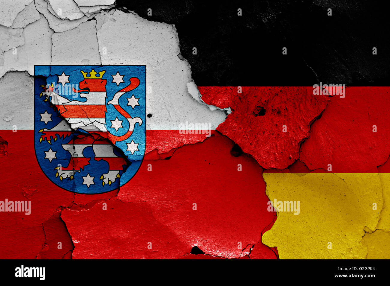 Banderas de Turingia y Alemania pintados en la pared agrietada Foto de stock