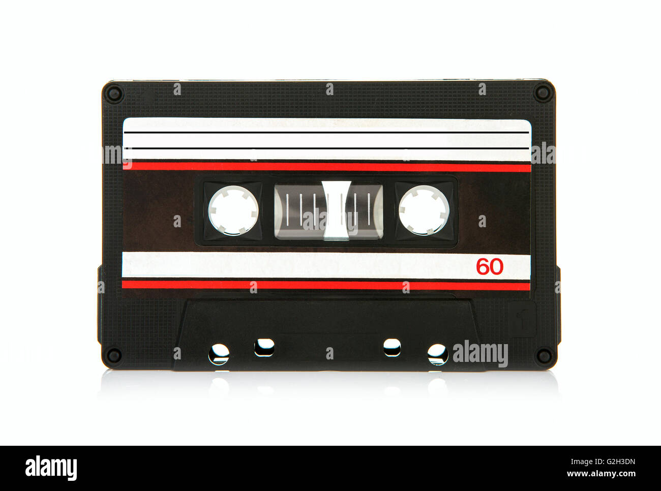 Vintage casete compacto cinta de audio sobre un fondo blanco. Foto de stock