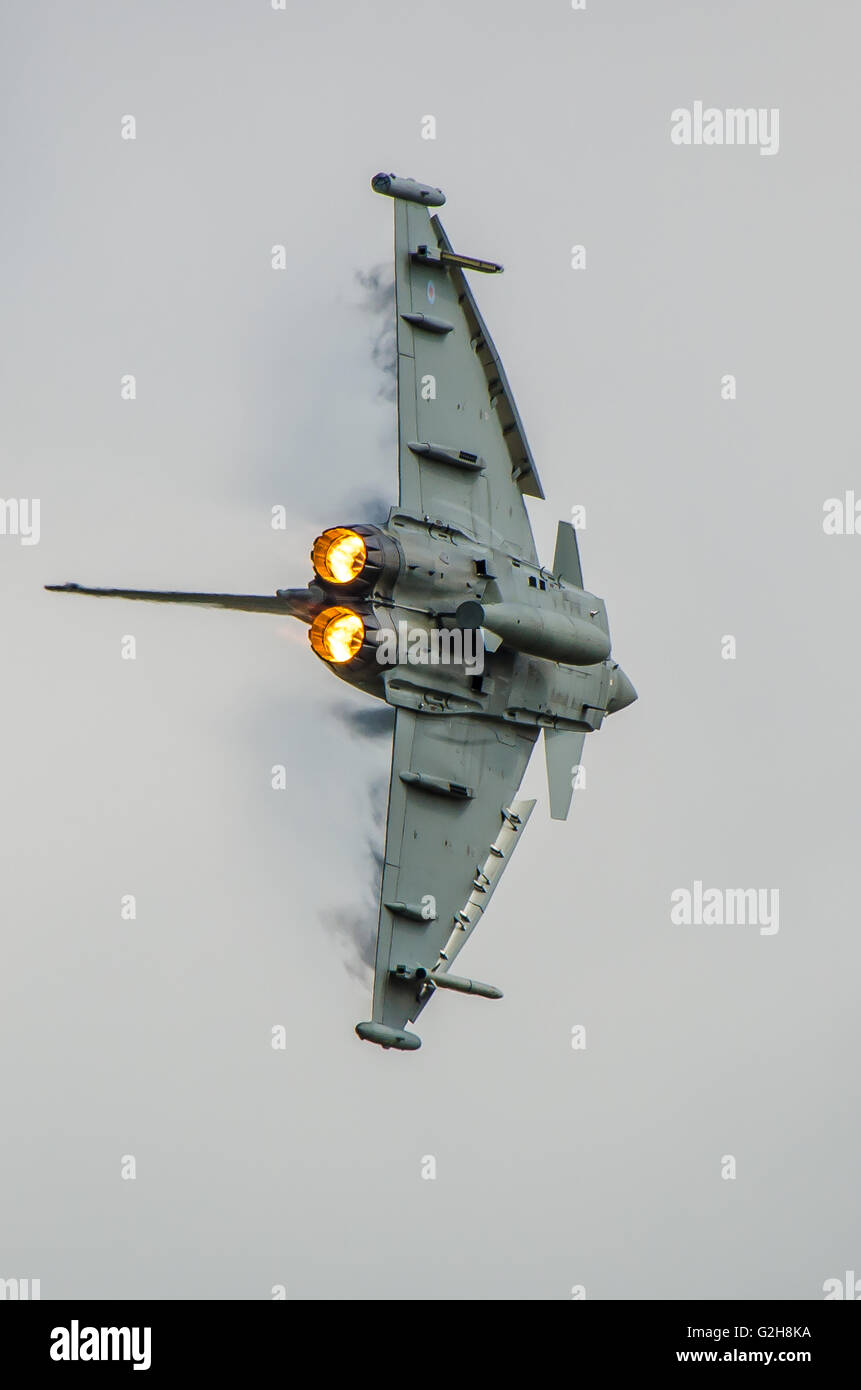 El Eurofighter Typhoon es un bimotor, canard delta-ALA, multirole fighter.El tifón está en servicio con la RAF. Espacio para copiar Foto de stock