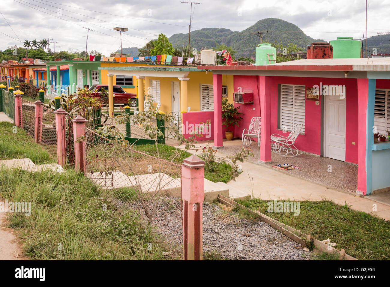 Coloridas casas en Viñales, Cuba Foto de stock