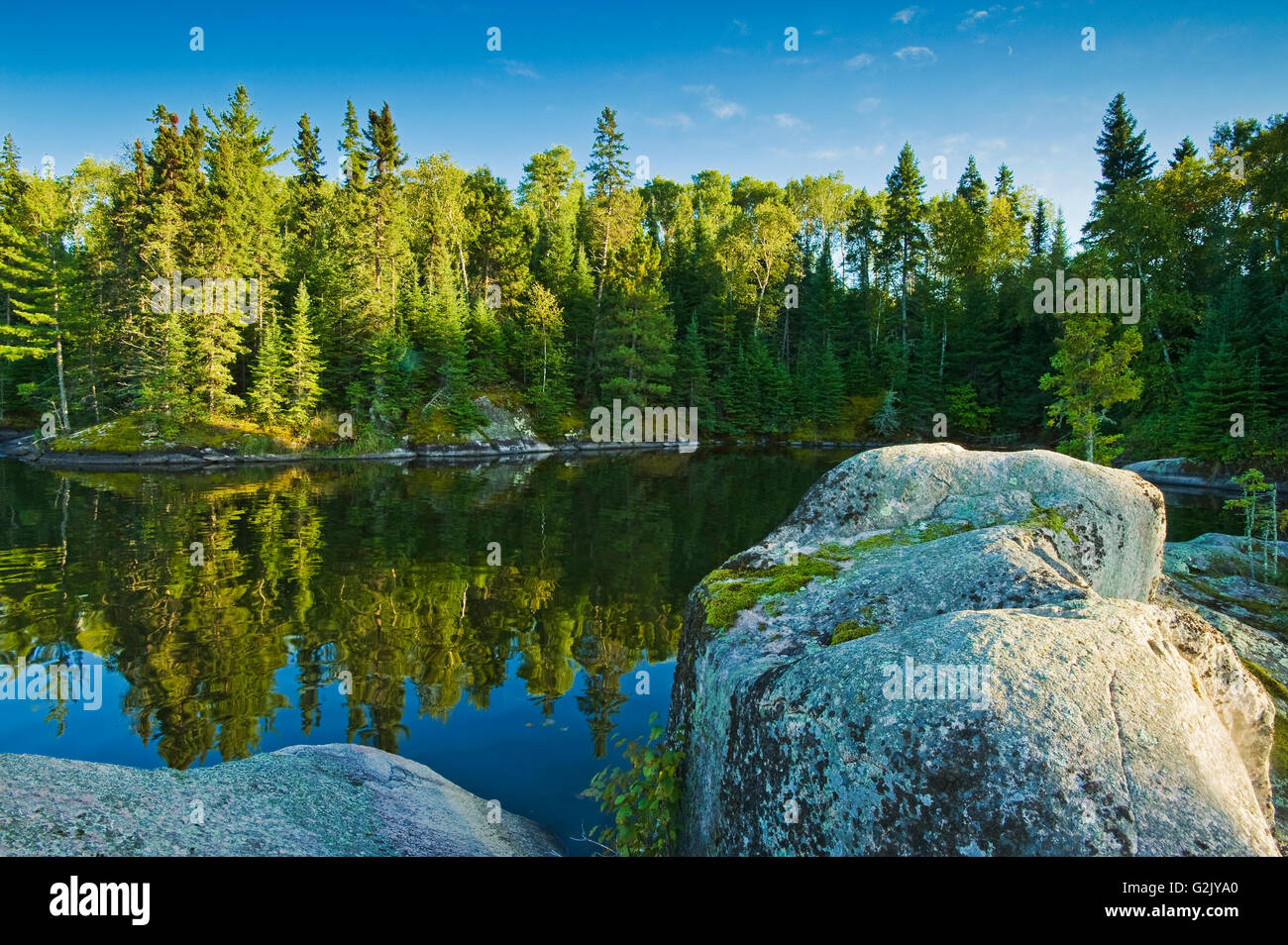 El lago de los bosques, en el noroeste de Ontario, Canadá Foto de stock