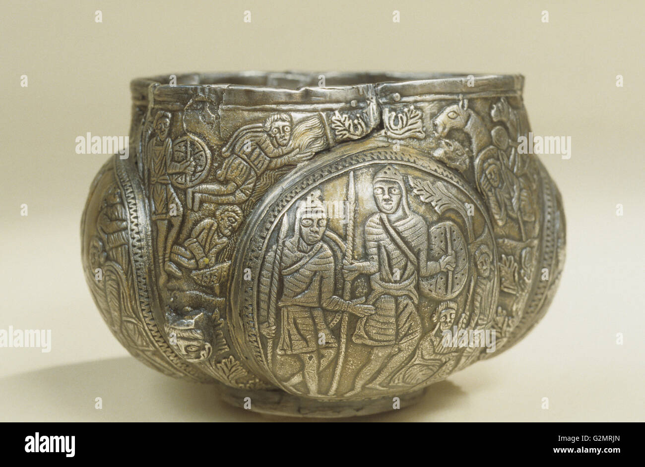 La historia polaca,copa de plata repujado,el siglo X Foto de stock