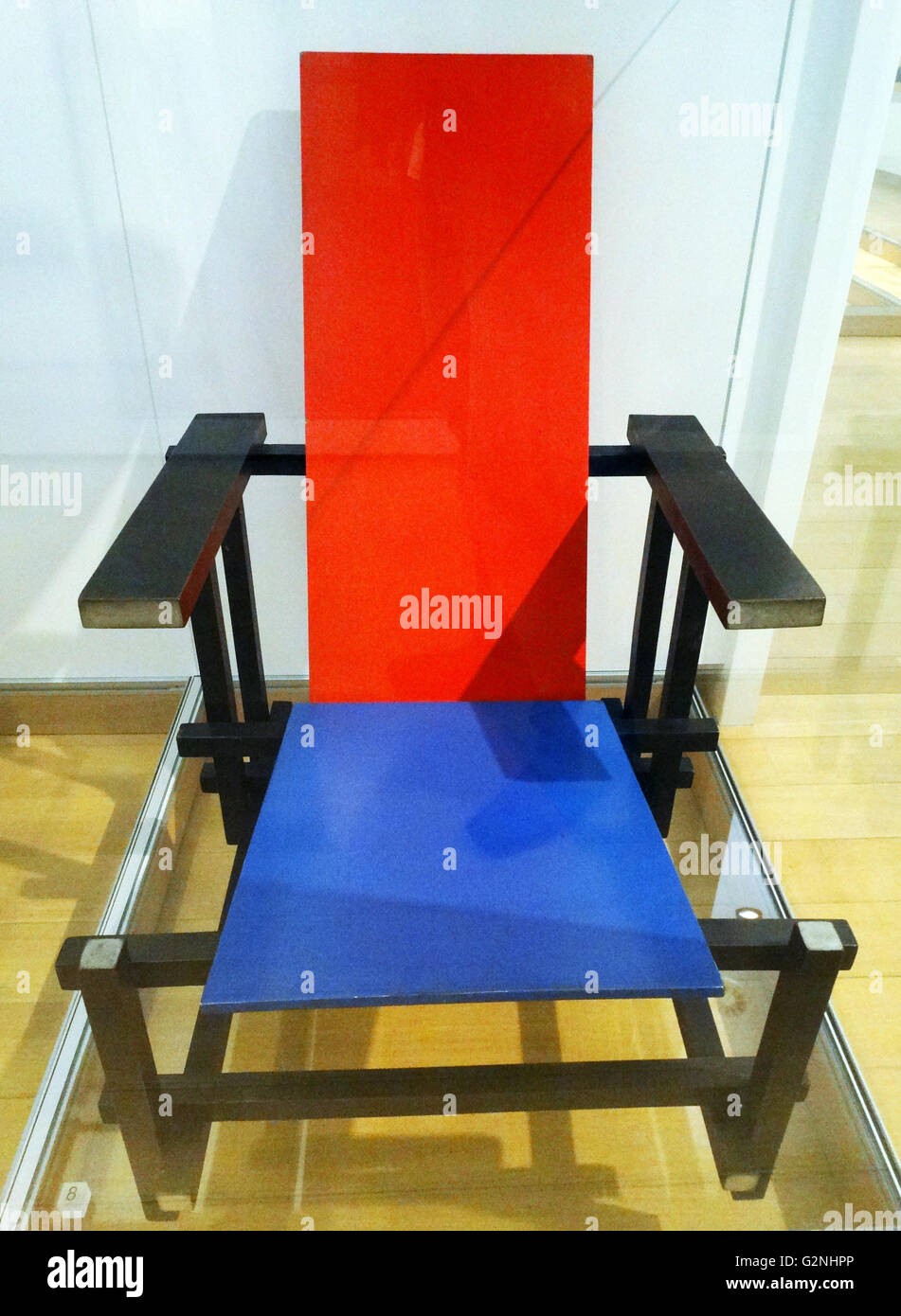 Silla roja y azul por gerrit rietveld 1888 1965 fotografías e imágenes de alta resolución Alamy
