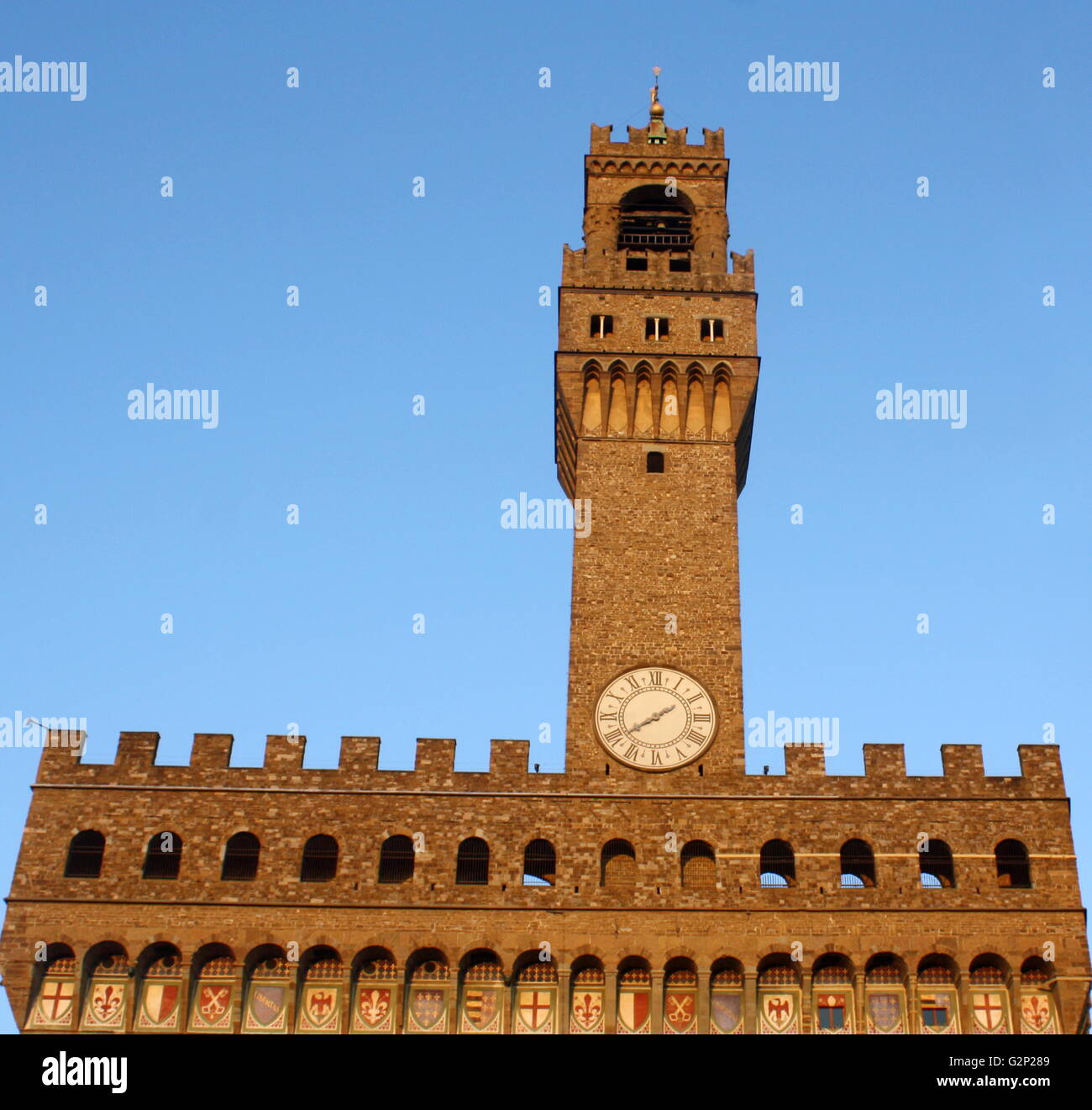 El Palazzo Vecchio Ayuntamiento De Florencia Italia Una Enorme Fortaleza Palacio Romanico Con Vistas A La Piazza Della Signoria Disenado Por El Arquitecto Arnolfo Di Cambio En 1299 Un Edificio De Mamposteria Armario