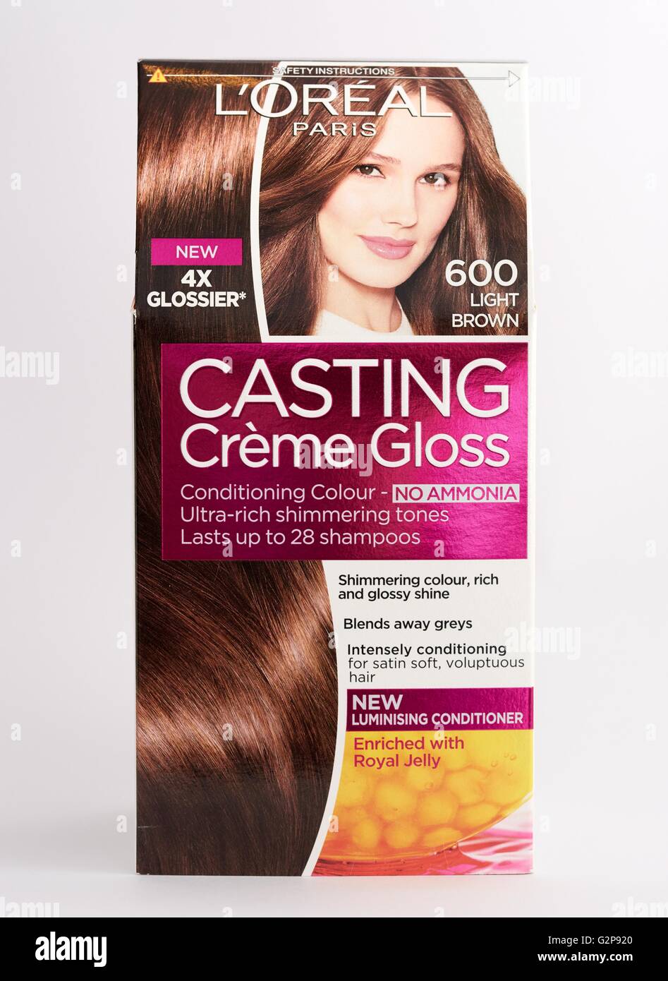 Loreal marrón claro casting creme gloss tinte para el pelo Fotografía de  stock - Alamy