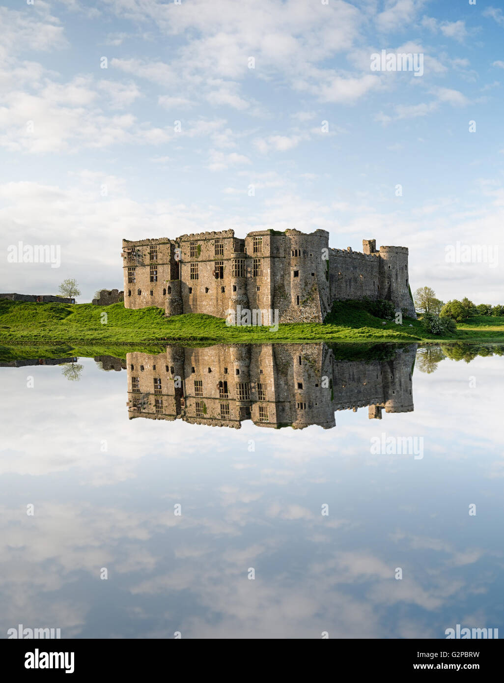 El castillo de Carew en Pembrokeshire en Gales Foto de stock