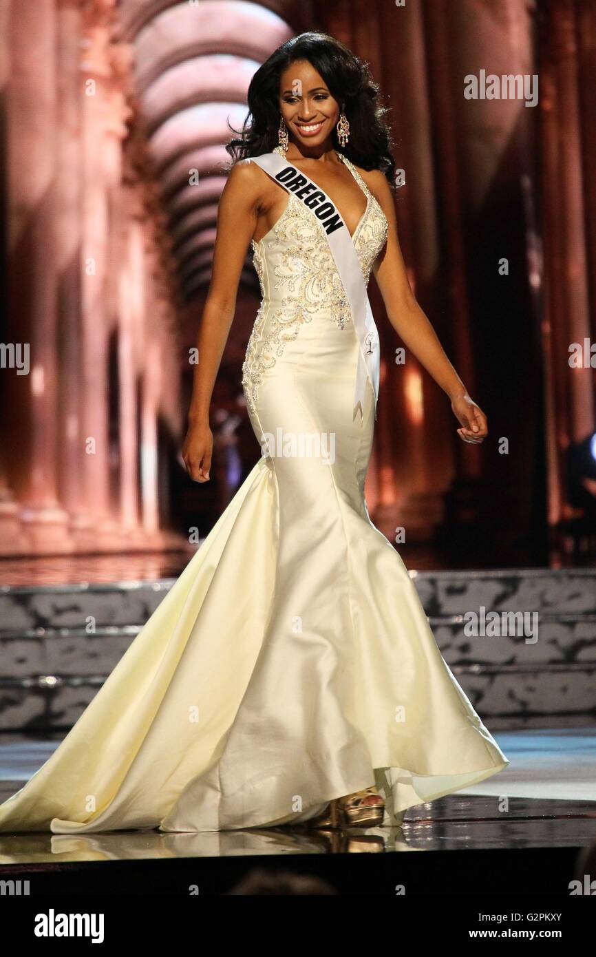 Las Vegas, NV, EE.UU.. El 1 de junio de 2016. Miss USA, Oregon Natriana menor en la asistencia para la competencia preliminar de Miss USA 2016 - Parte 2, T-Mobile Arena, Las Vegas, NV, 1 de junio de 2016. Crédito: James Atoa/Everett Collection/Alamy Live News Foto de stock