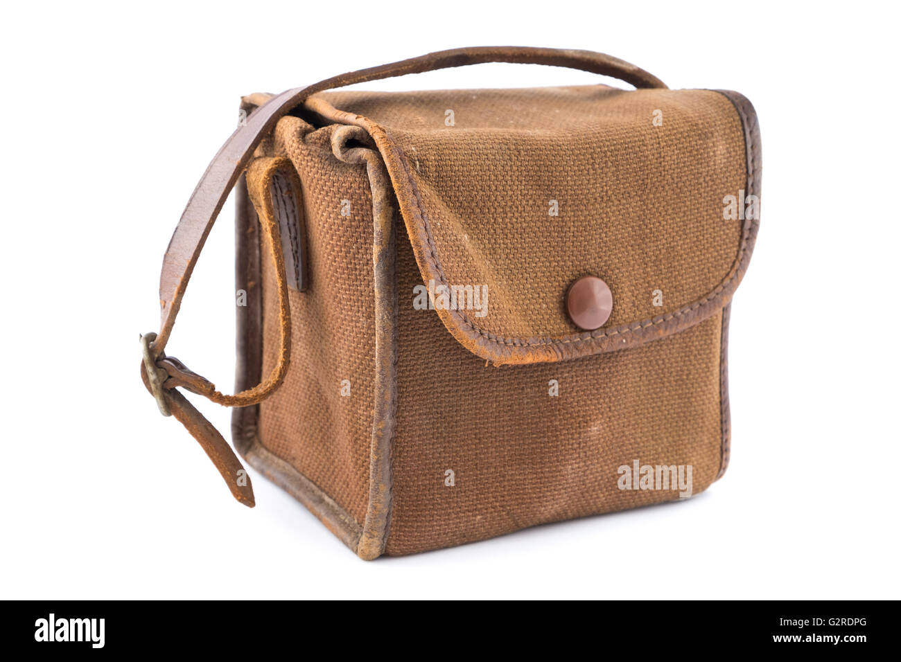 Vintage pequeña cámara bolsa de lona marrón sobre blanco. Foto de stock