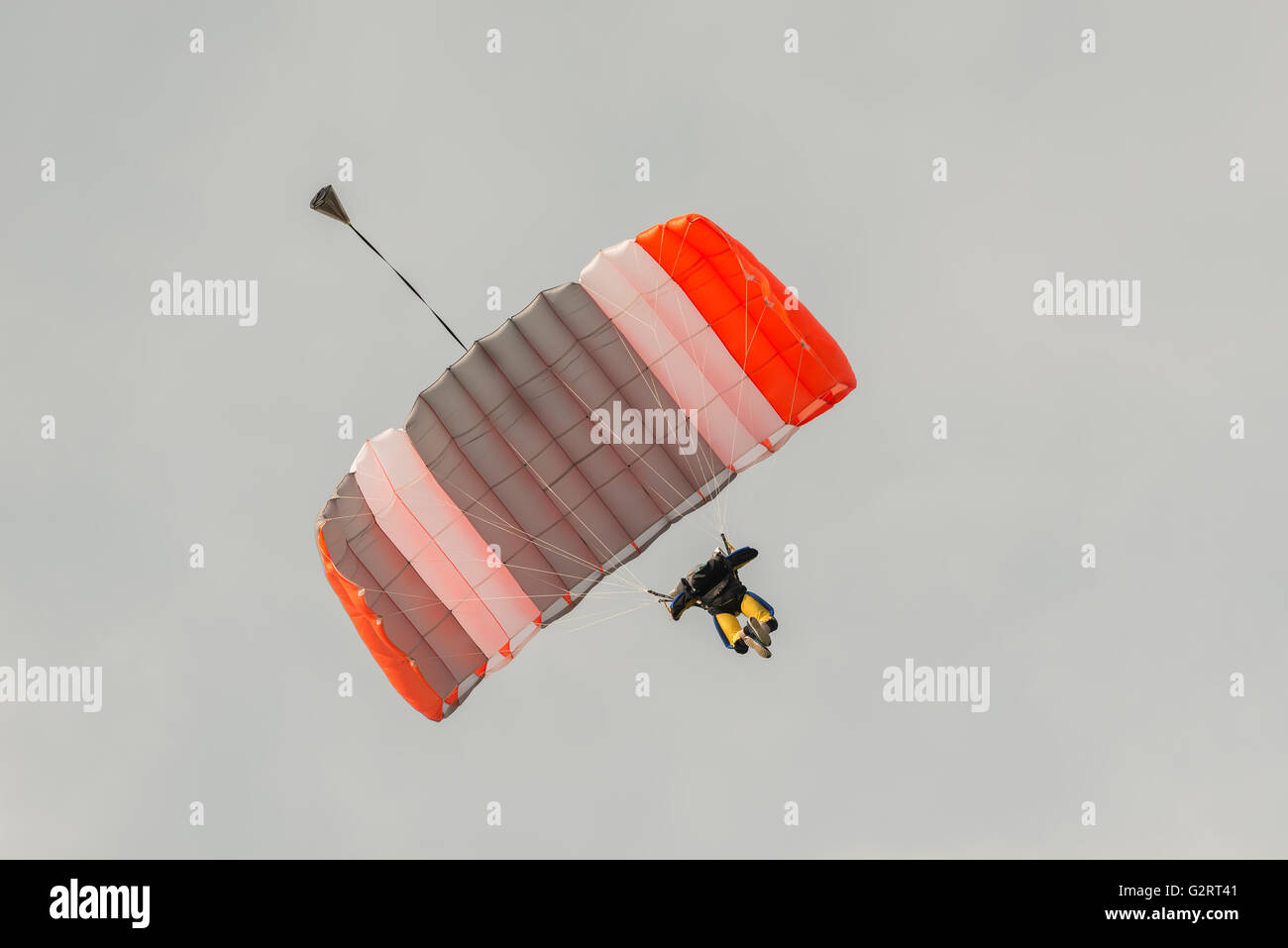 Paracaidista flotante para un paracaídas cuadrado Foto de stock