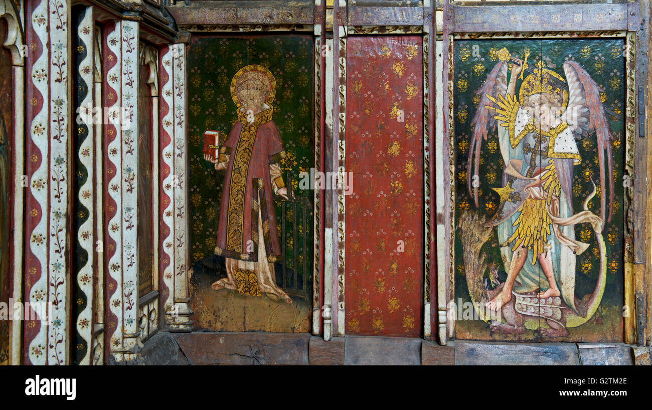 Pantalla pintada en St Helen's Church, Ranworth, Norfolk, Inglaterra Foto de stock