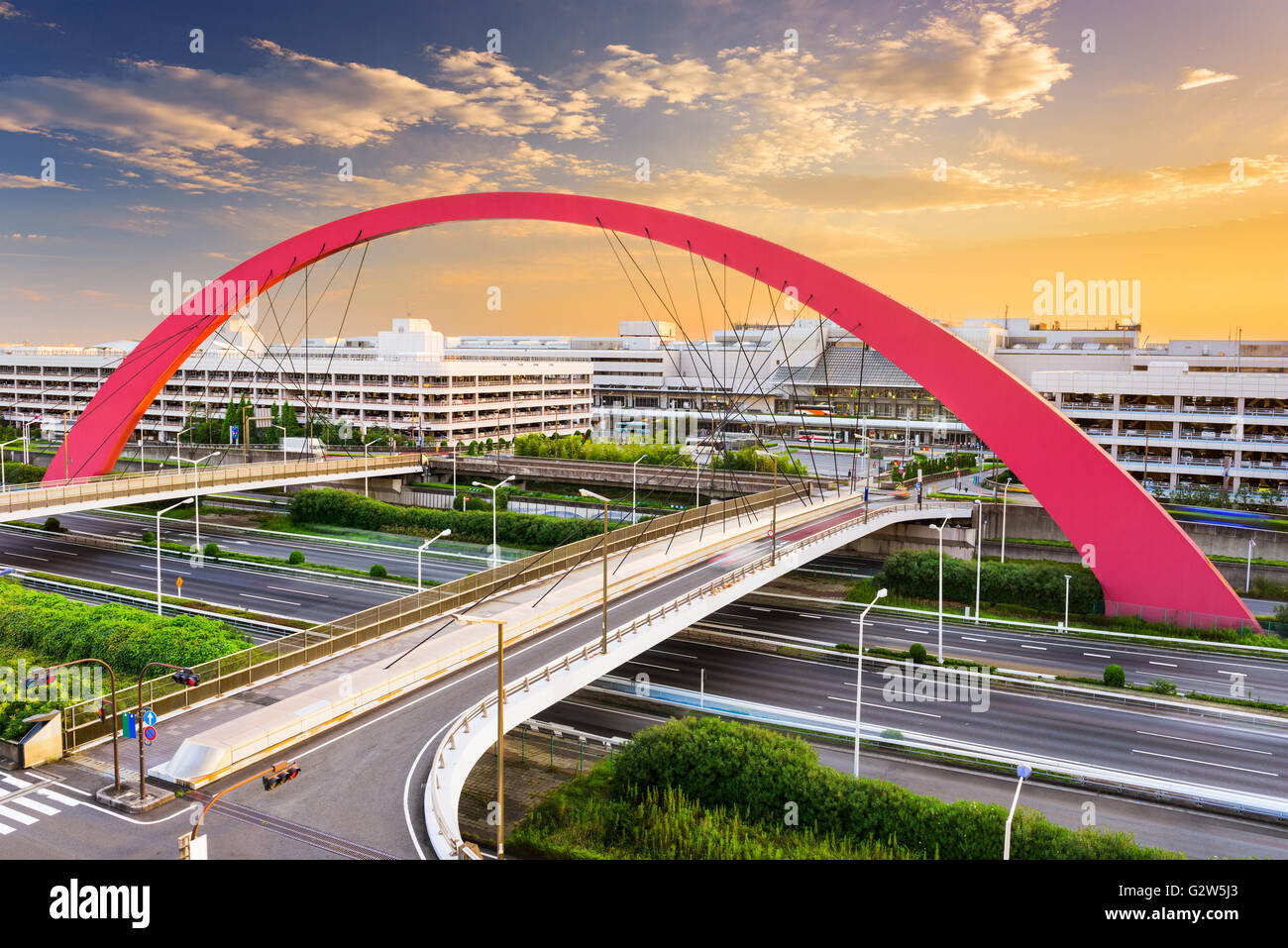 Las terminales del aeropuerto de Haneda y carreteras en Tokio, Japón. Foto de stock