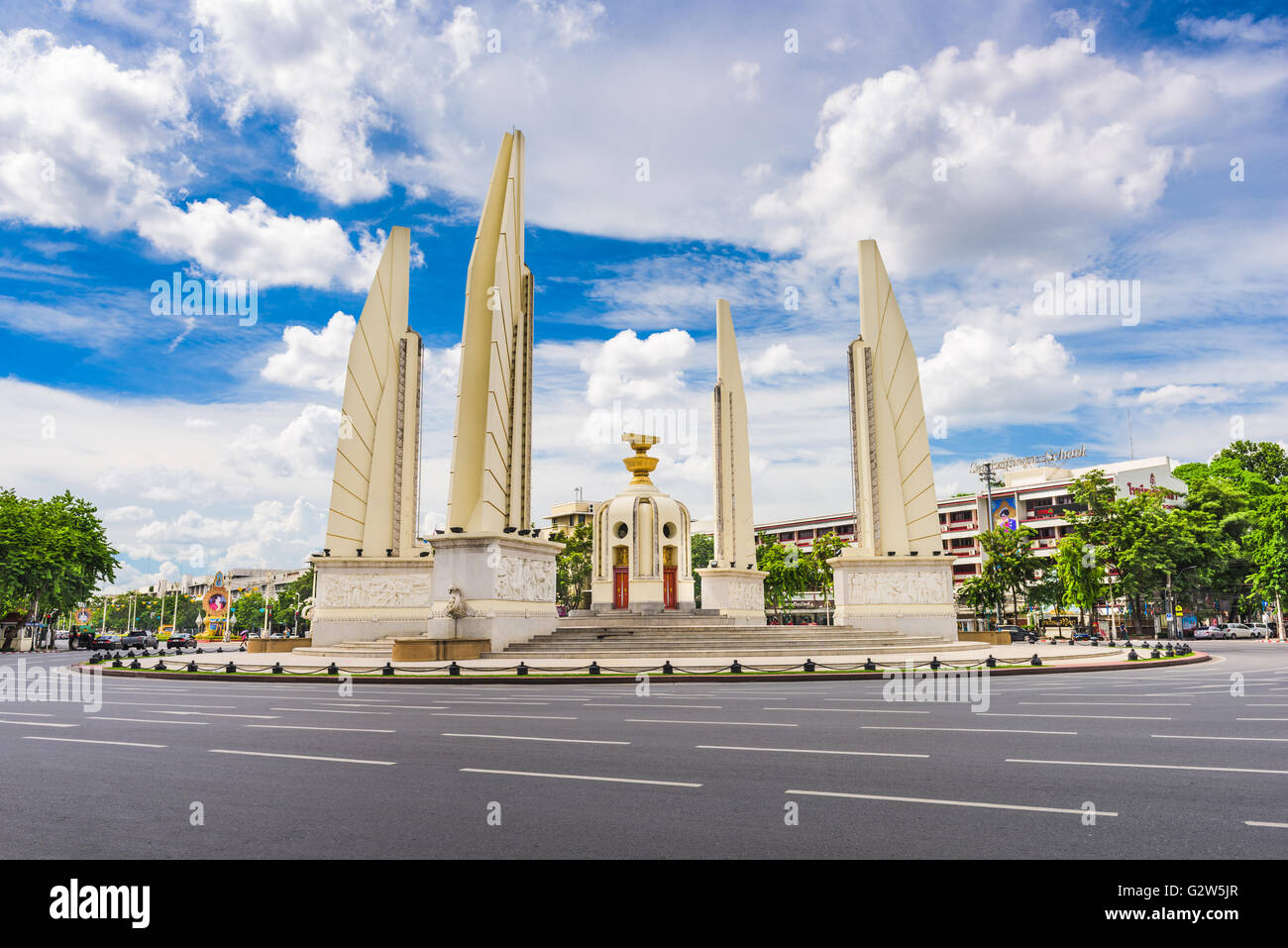 El Monumento a la democracia y la rotonda y Bangkok, Tailandia. Foto de stock