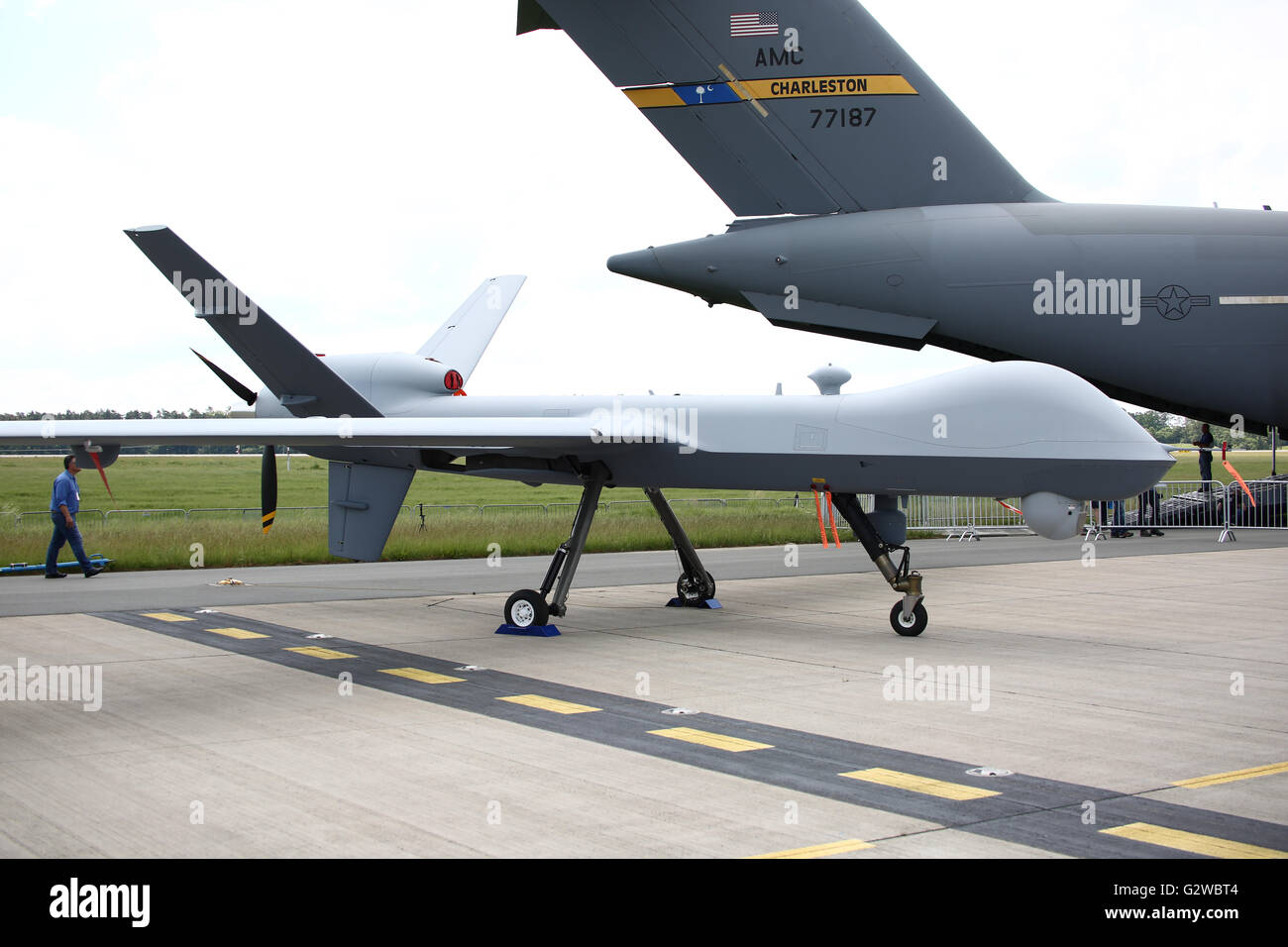 Berlín, Alemania, 2 de junio, 2016: US Air Force presenta Predator Drone B en Berlin Air Show 2016. Crédito: Jake Ratz/Alamy Live News Foto de stock