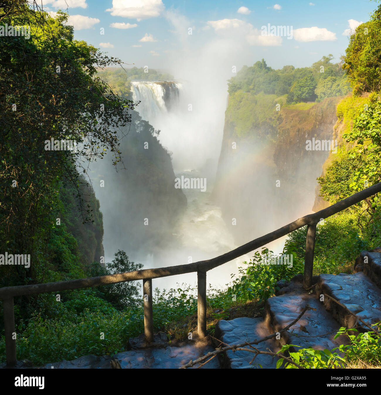 Victoria Falls las Cataratas del diablo en África, entre Zambia y Zimbabwe, una de las siete maravillas del mundo Foto de stock
