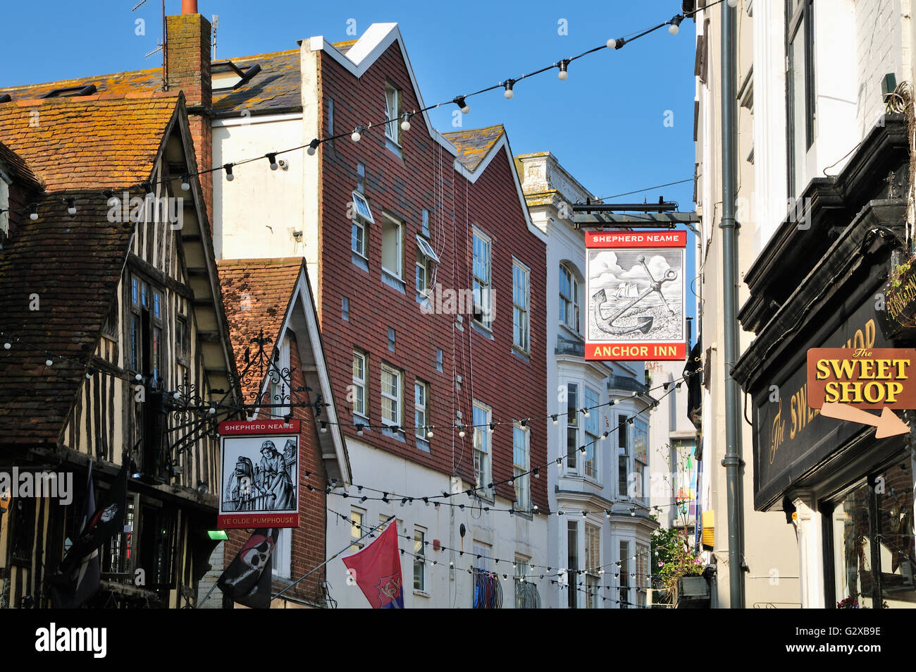 Hastings casco antiguo edificios en George Street, East Sussex Foto de stock