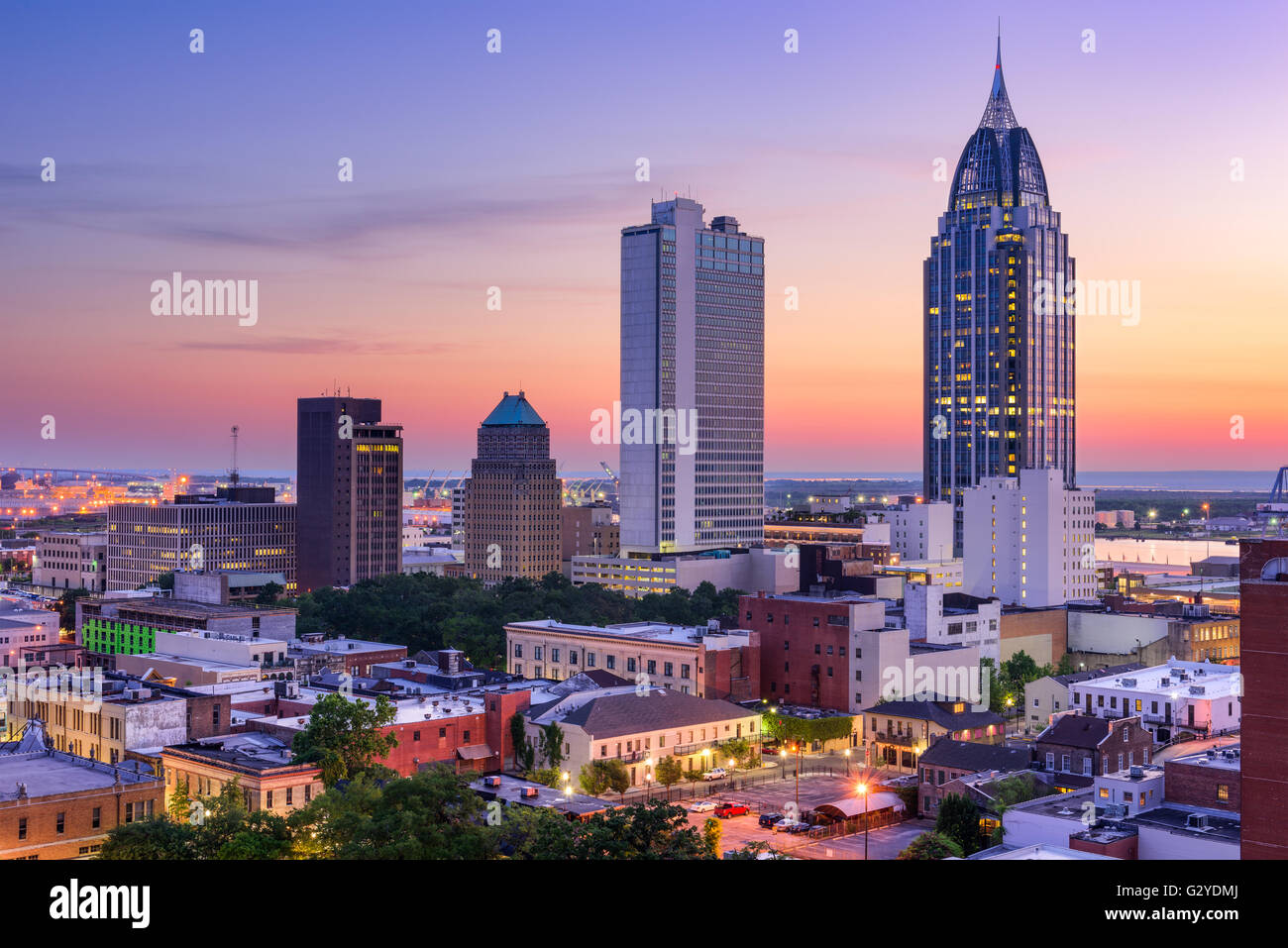 Mobile, Alabama, EE.UU. Perfil del centro de la ciudad. Foto de stock