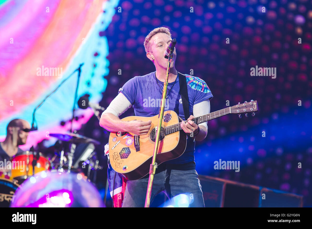 Will Champion y Jonny Buckland visitaron hoy el centro de entrenamiento del @fcbarcelona 💙❤ #Coldplay #ColdplayBarcelona…