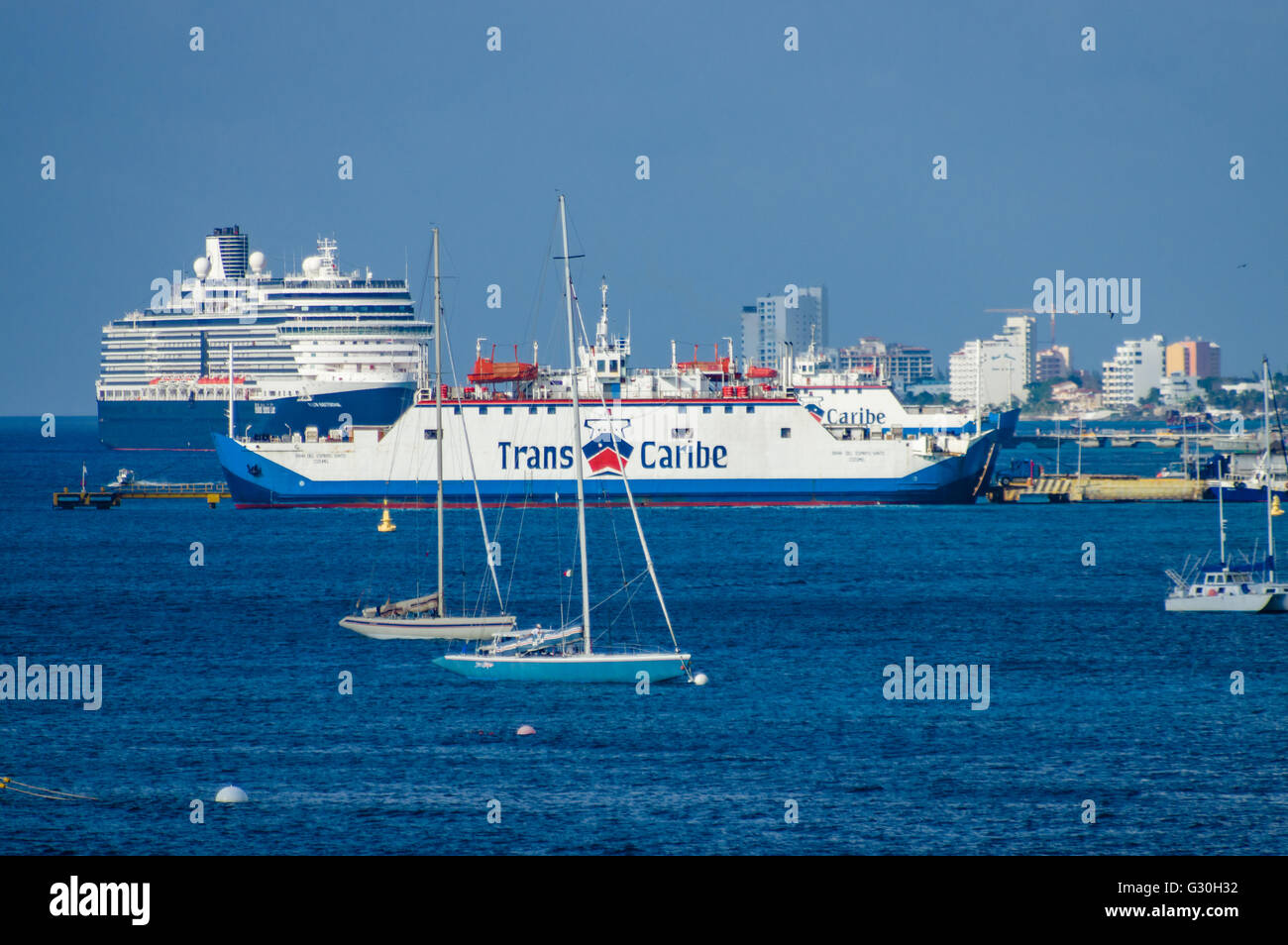 Ferry boat cozumel fotografías e imágenes de alta resolución - Alamy