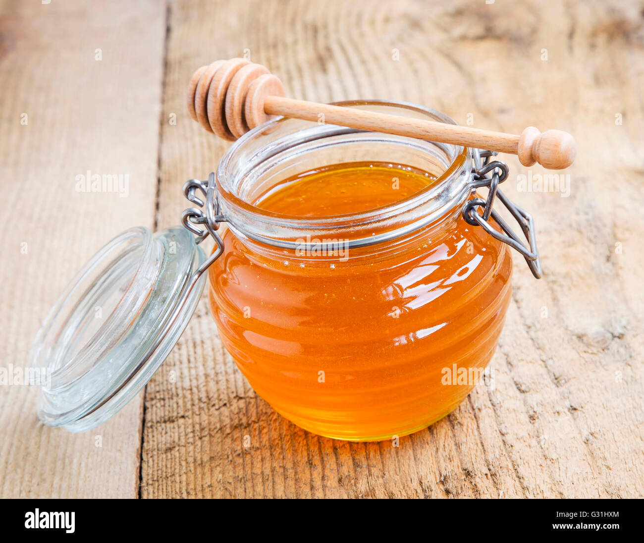Orgánico polyflower sano en una jarra de miel Fotografía de stock - Alamy