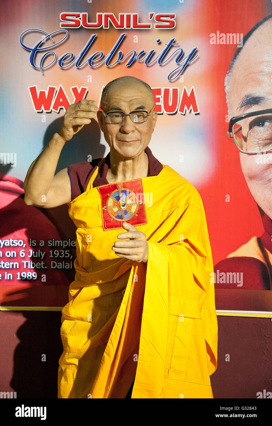 La imagen del Dalai Lama Lonavala estatua de cera en el museo de cera, India Foto de stock