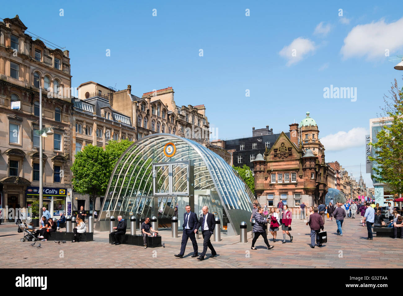 Vista de la entrada sur de la estación de metro de St Enoch Square en Glasgow, Escocia, Reino Unido Foto de stock