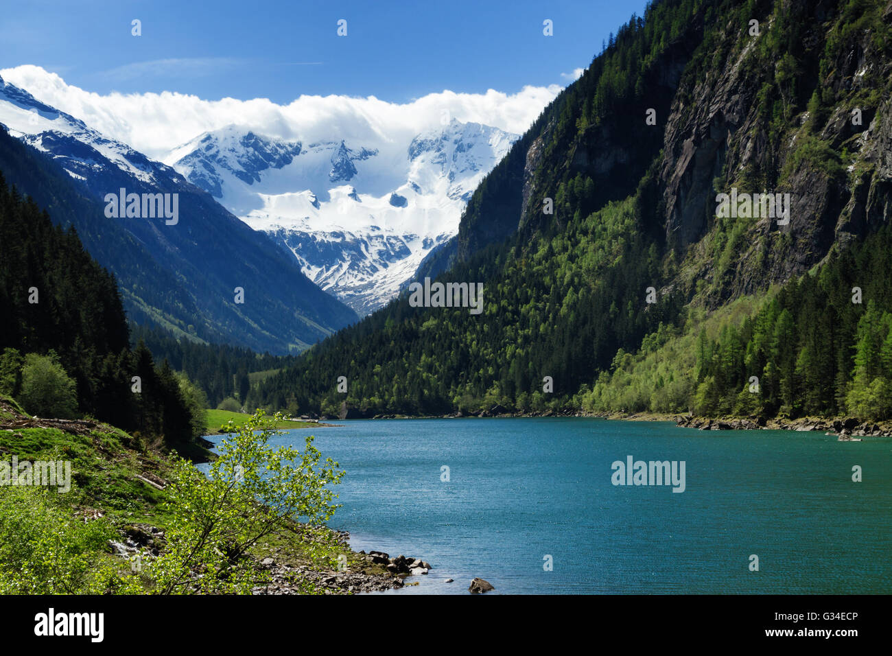 Lago de montaña en el paisaje Stilluptal. Austria, Tirol. Foto de stock