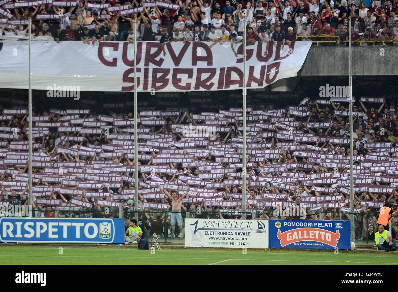 Campeonato Italiano Serie B Entre Benevento Vs Como Foto Editorial - Imagem  de futebol, italiano: 270667861