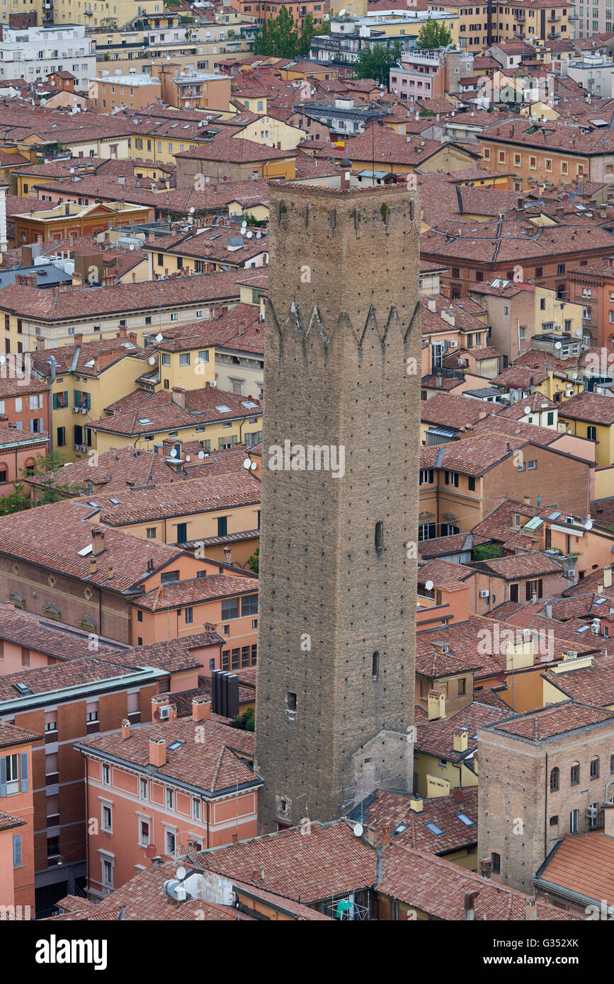 Vista aérea de Bologna, Italia. Vista desde una de las Dos Torres. Foto de stock