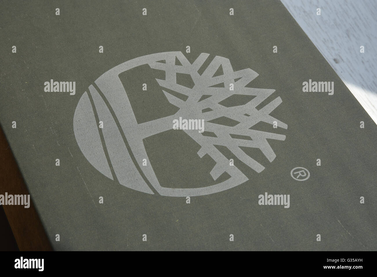 Caja de zapatos de timberland fotografías e imágenes de alta resolución -  Alamy