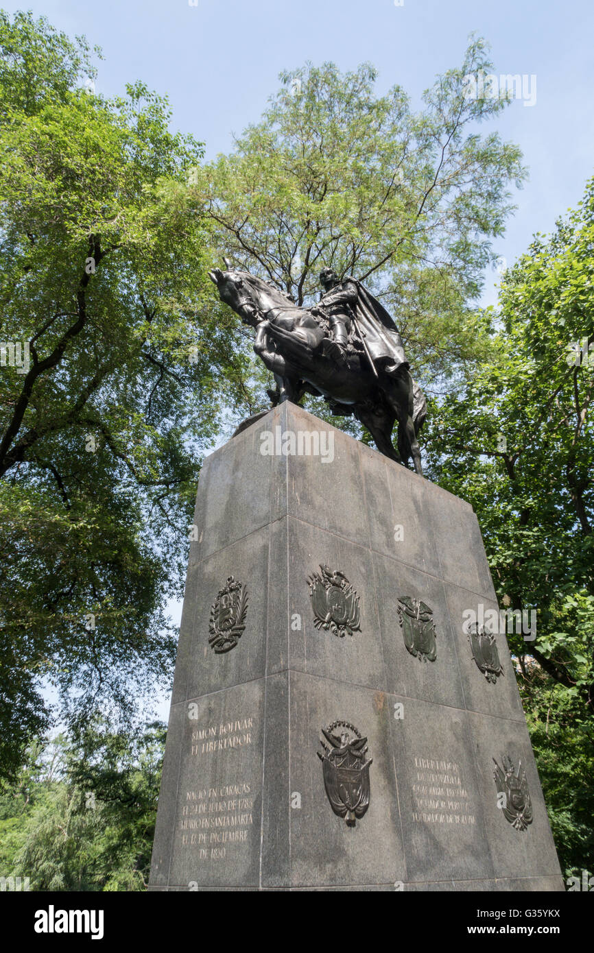 Estatua de Simón Bolívar en general, Artistas' Gate, Central Park South