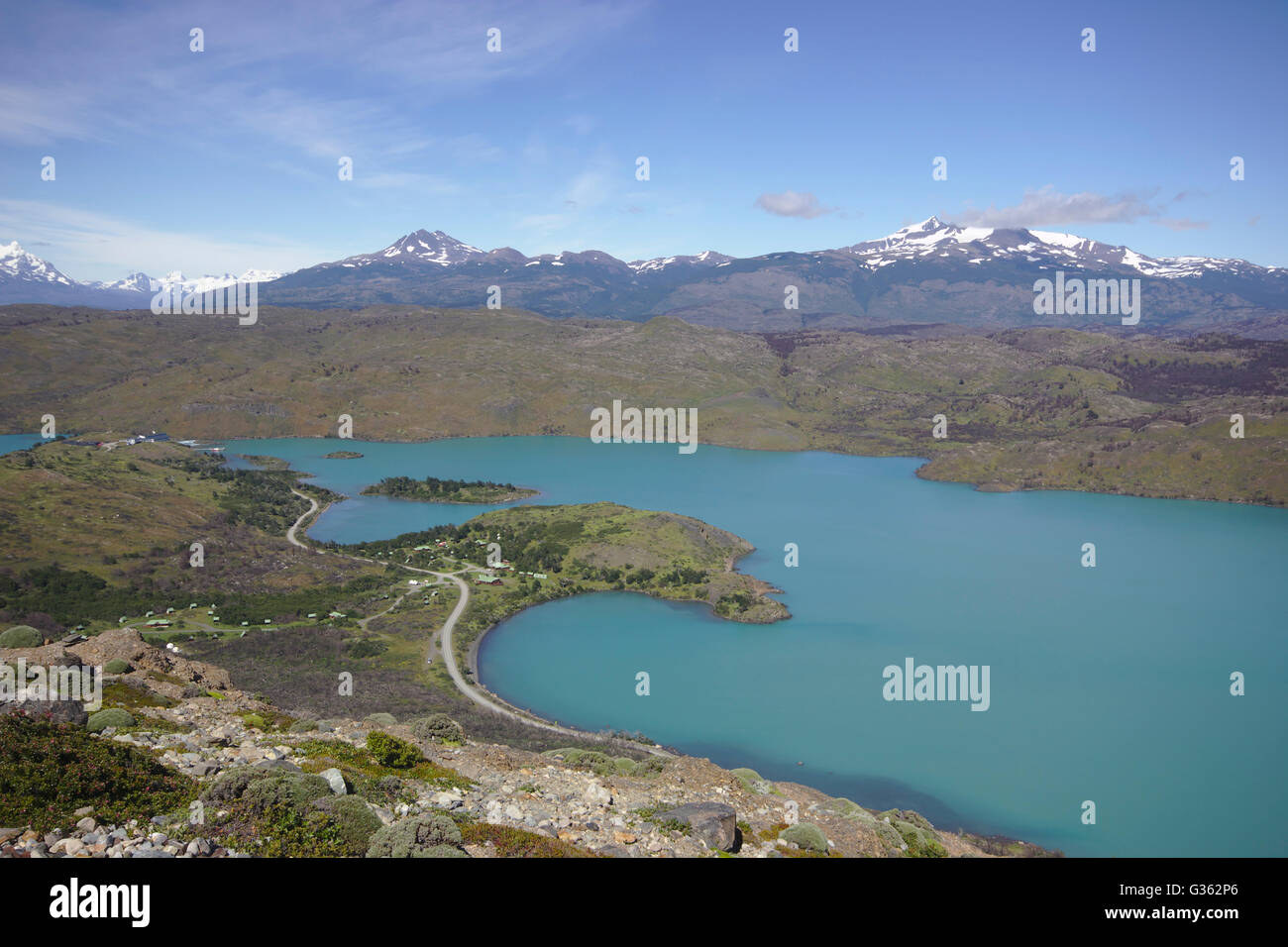 Lago Pehoe (área de camping Pehoé y el Hotel Explora) desde el mirador