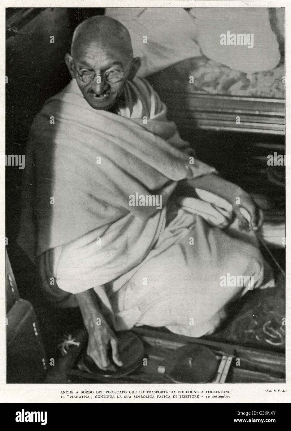 Nacionalista indio Mahatma Gandhi, y líder espiritual, que navegaba desde Boulogne a Folkestone el 12 de septiembre de 1931. Fecha: 1869 - 1948 Foto de stock
