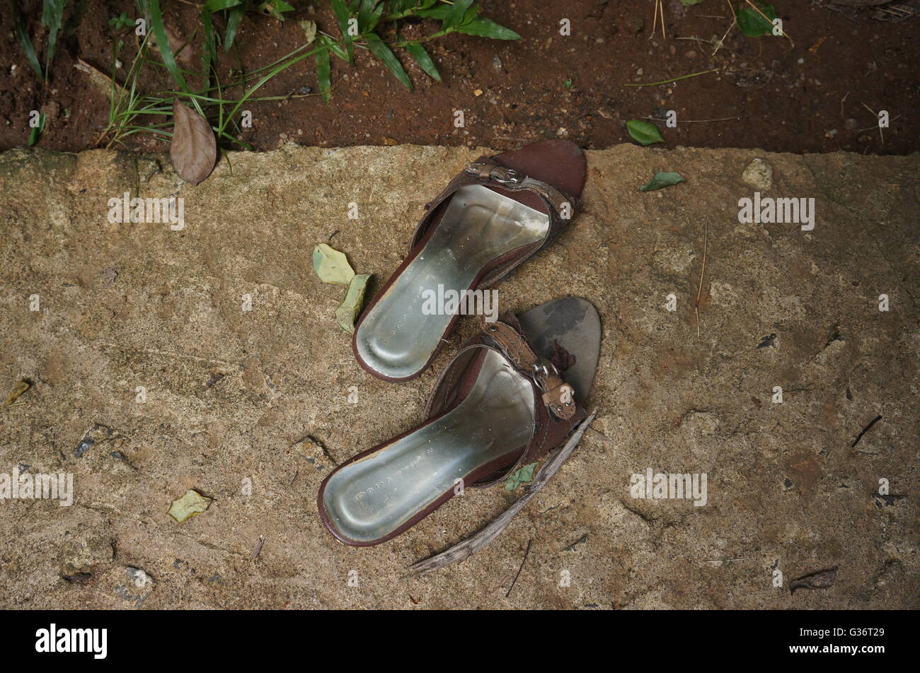 Zapatos De Tacã³n Bajo Fotos e Imágenes de stock - Alamy