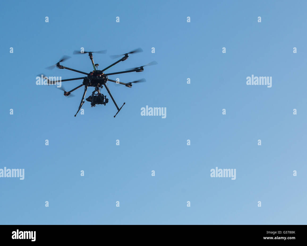 Drone, un UAV , Fotografía Multirotor Helicóptero Foto de stock