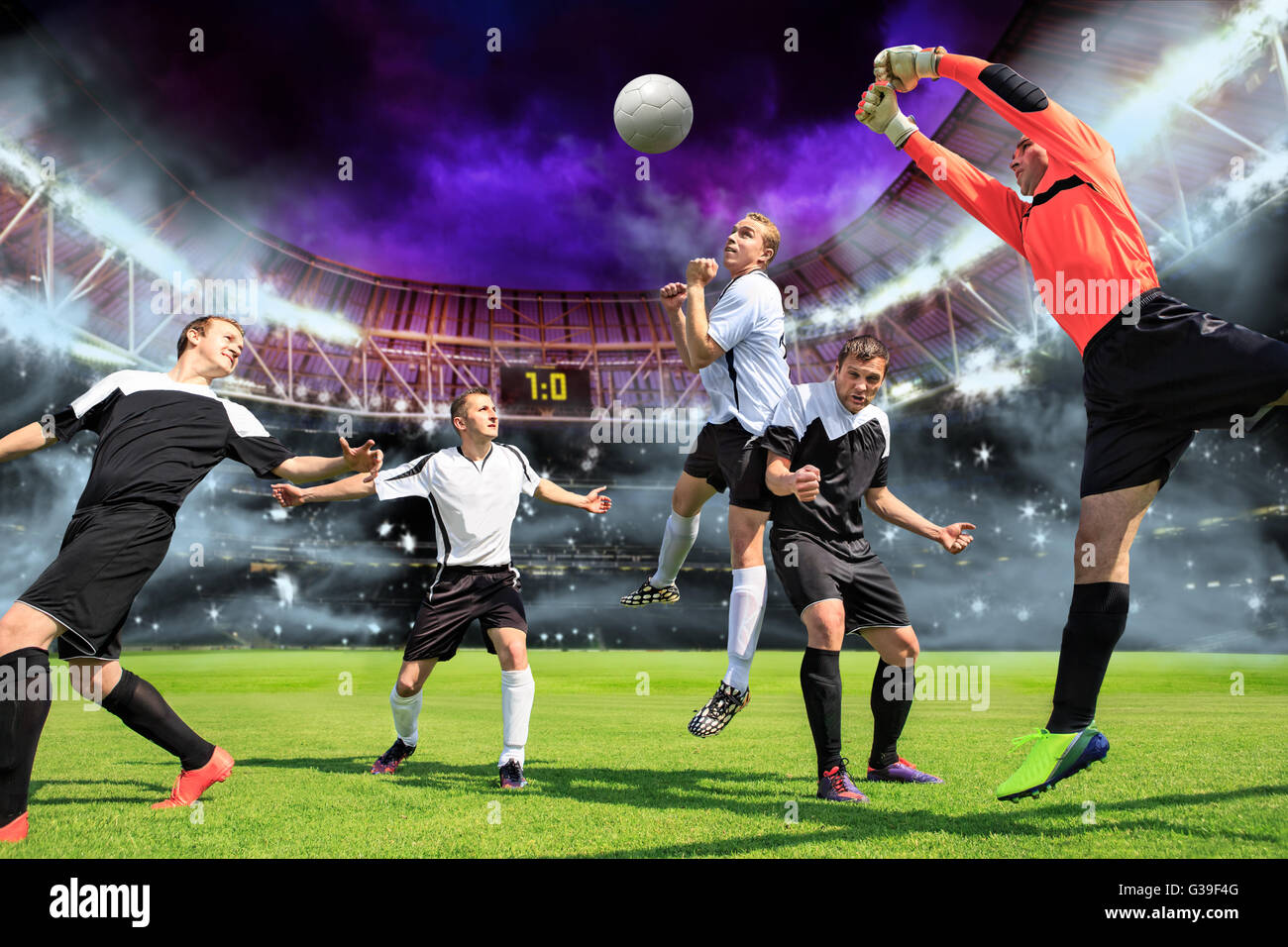 Escenas de un partido de fútbol o soccer con reproductor masculino Foto de stock