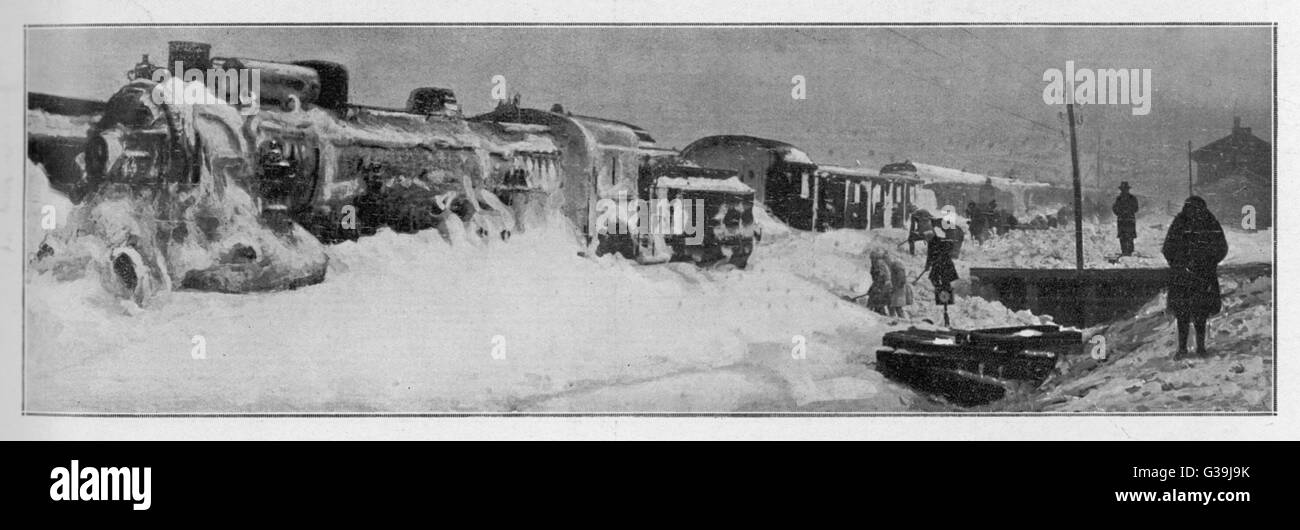 Los intentos de cavar el Simplon Orient Express, nevado 80 km de Constantinopla (Estambul) Fecha: 1929 Foto de stock