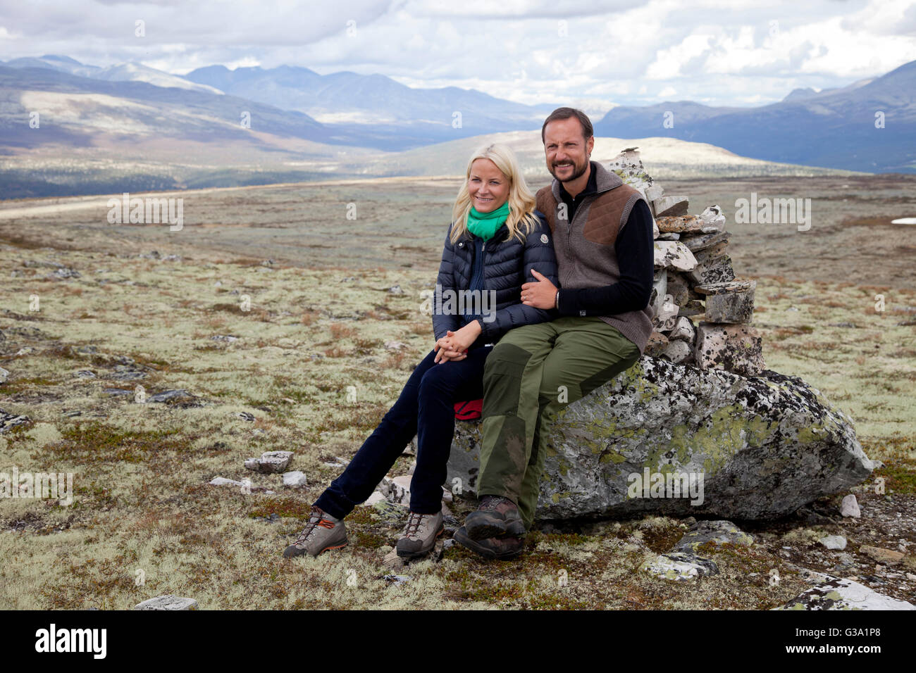 El príncipe heredero Haakon y la princesa heredera Mette-Marit de Noruega, durante una visita al condado de Hedmark en Noruega. Foto de stock