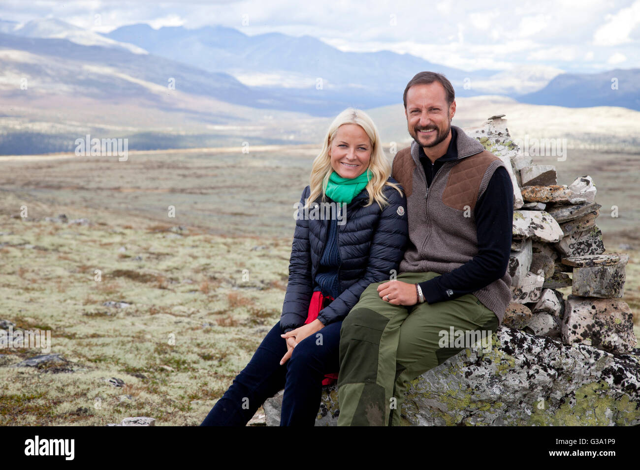 El príncipe heredero Haakon y la princesa heredera Mette-Marit de Noruega, durante una visita al condado de Hedmark en Noruega Foto de stock